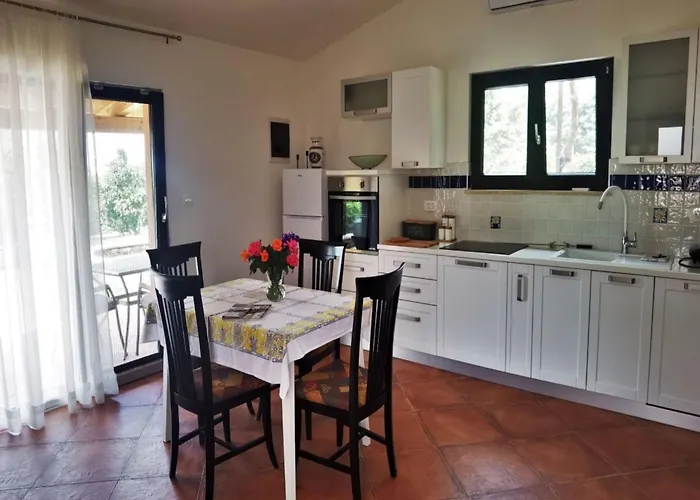 Appartement Nora Mit Terrasse By Interhome