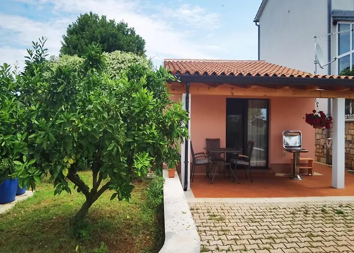 Nora Mit Terrasse By Interhome Appartement *